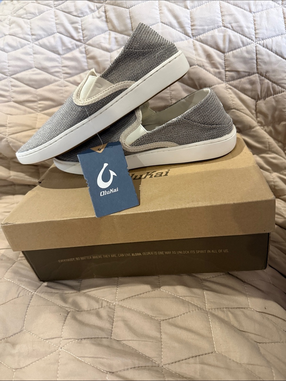 NWT OluKai ladies size 7